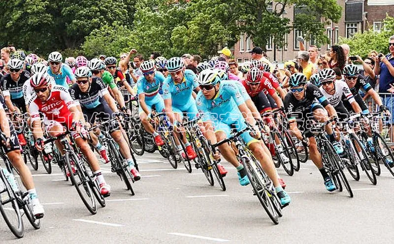 赛道上的传奇：回顾赛车运动最著名赛事